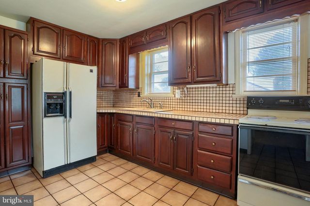 107 VALLEY RD, Enola, PA 17025