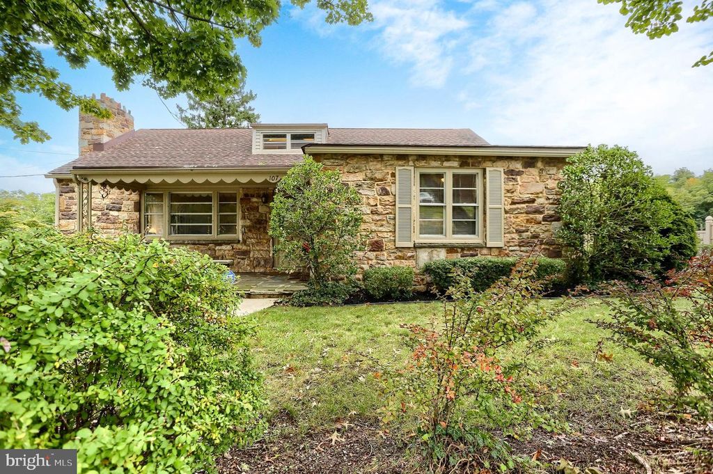 107 VALLEY RD, Enola, PA 17025