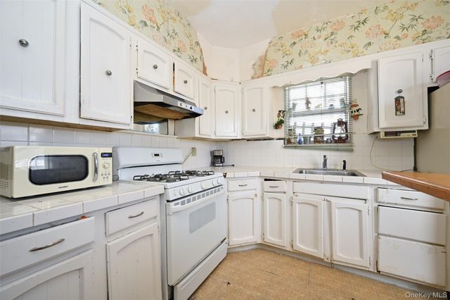 195-12 122nd Avenue, Springfield Gardens, NY 11413