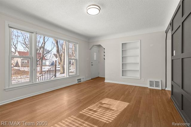 2076 Thomas Avenue, Berkley, MI 48072