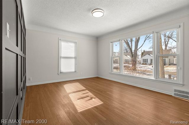 2076 Thomas Avenue, Berkley, MI 48072