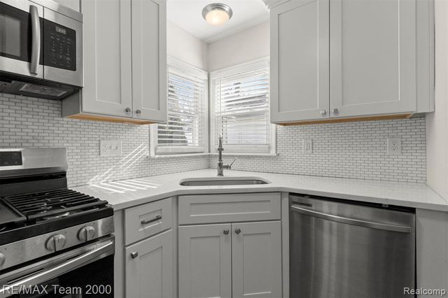 2076 Thomas Avenue, Berkley, MI 48072