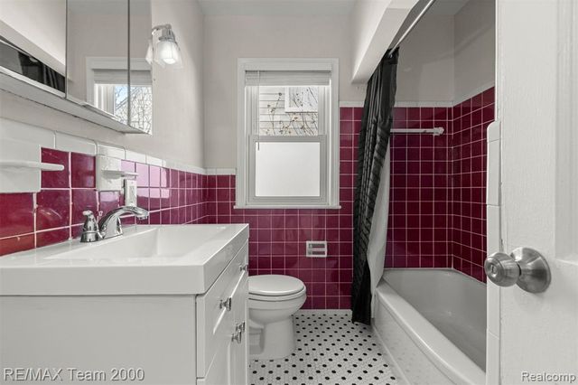 2076 Thomas Avenue, Berkley, MI 48072