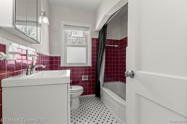 2076 Thomas Avenue, Berkley, MI 48072