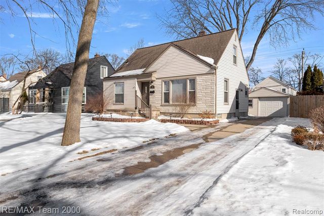 2076 Thomas Avenue, Berkley, MI 48072