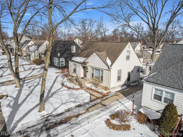 2076 Thomas Avenue, Berkley, MI 48072