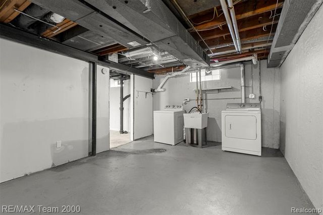 2076 Thomas Avenue, Berkley, MI 48072