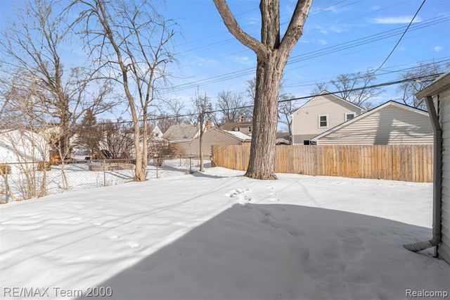 2076 Thomas Avenue, Berkley, MI 48072