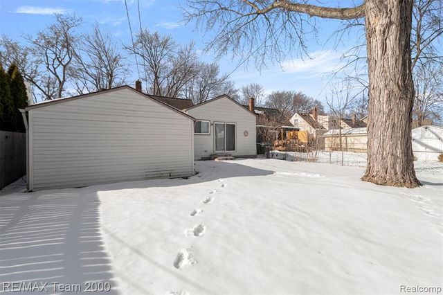 2076 Thomas Avenue, Berkley, MI 48072