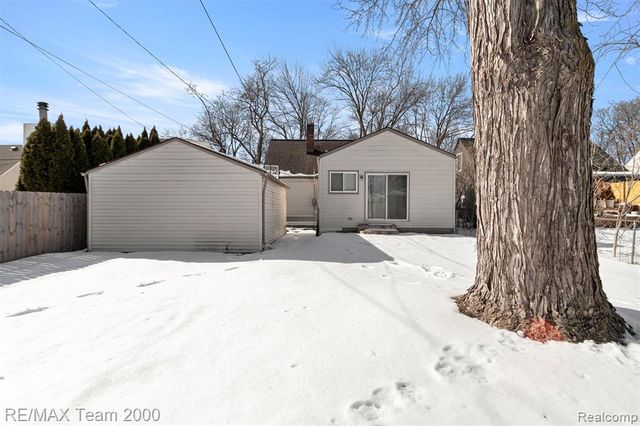 2076 Thomas Avenue, Berkley, MI 48072