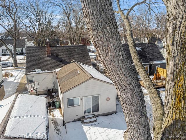 2076 Thomas Avenue, Berkley, MI 48072