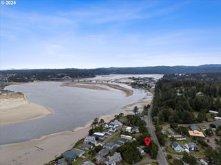 1314 Sw ADAHI Ave, Waldport, OR 97394