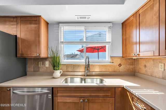 2 Admiral Court, Barnegat, NJ 08005