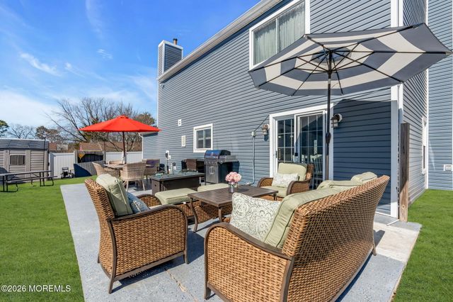 2 Admiral Court, Barnegat, NJ 08005