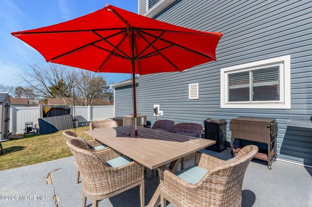 2 Admiral Court, Barnegat, NJ 08005