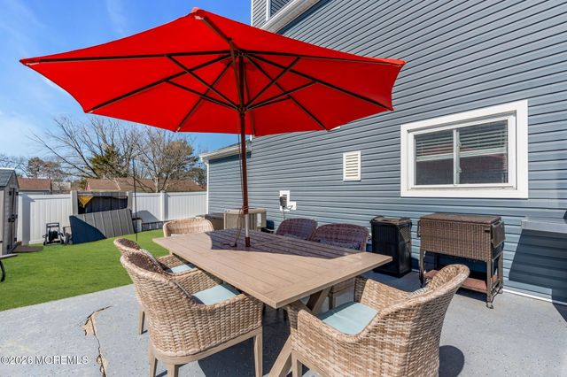 2 Admiral Court, Barnegat, NJ 08005