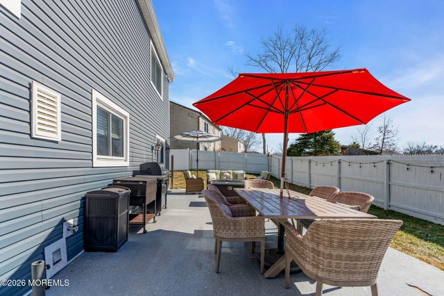 2 Admiral Court, Barnegat, NJ 08005