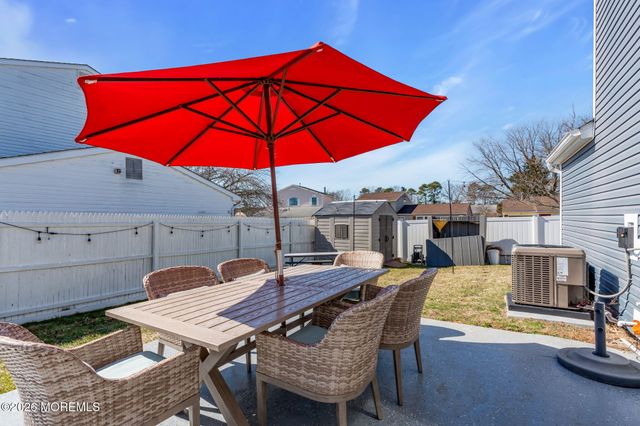 2 Admiral Court, Barnegat, NJ 08005