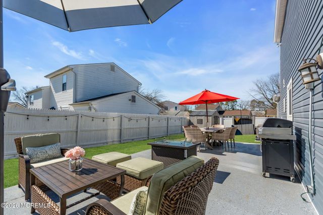 2 Admiral Court, Barnegat, NJ 08005