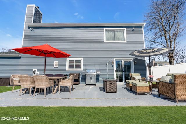 2 Admiral Court, Barnegat, NJ 08005