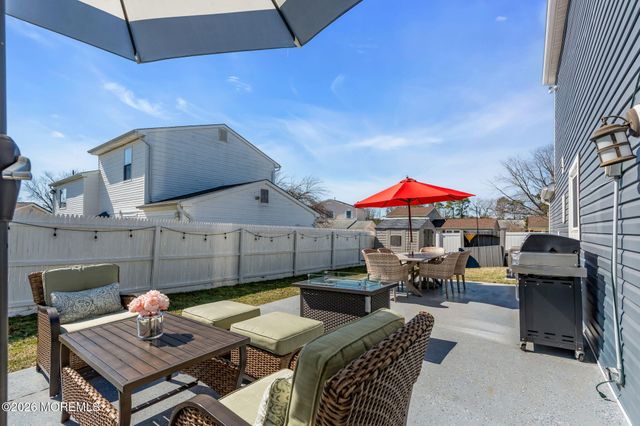 2 Admiral Court, Barnegat, NJ 08005