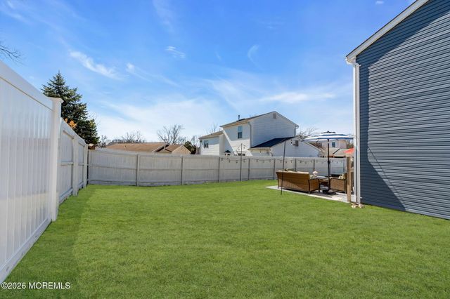 2 Admiral Court, Barnegat, NJ 08005