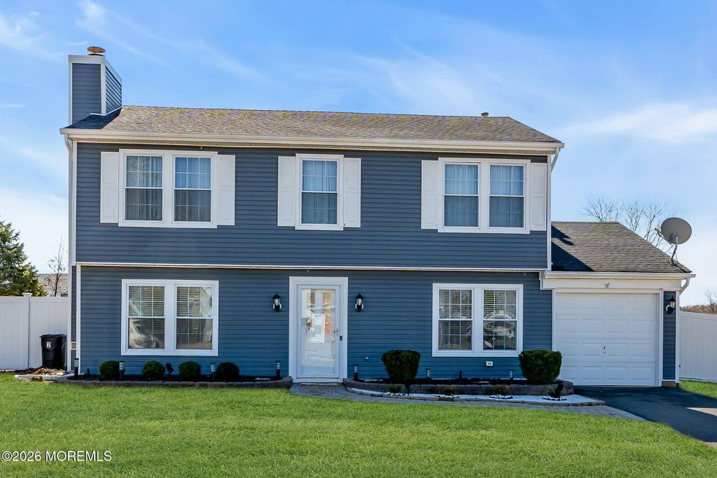 2 Admiral Court, Barnegat, NJ 08005