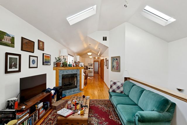 1422 N MAPLEWOOD Avenue, Chicago, IL 60622