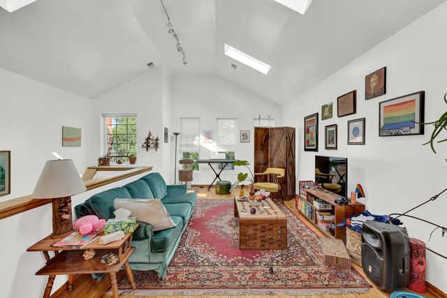 1422 N MAPLEWOOD Avenue, Chicago, IL 60622