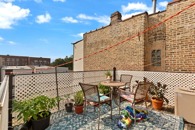 1422 N MAPLEWOOD Avenue, Chicago, IL 60622