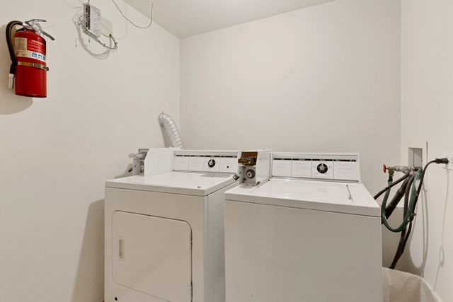 1422 N MAPLEWOOD Avenue, Chicago, IL 60622