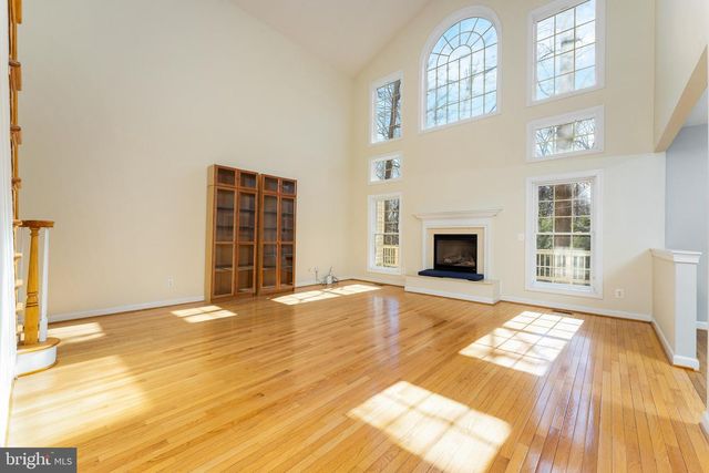 100 CRYSTAL CT, Locust Grove, VA 22508