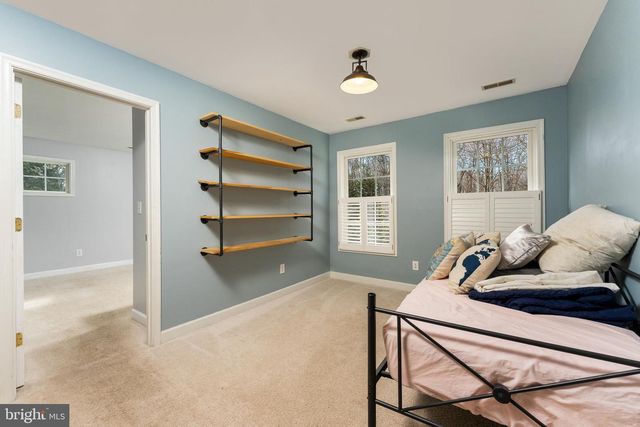 100 CRYSTAL CT, Locust Grove, VA 22508