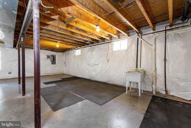 100 CRYSTAL CT, Locust Grove, VA 22508