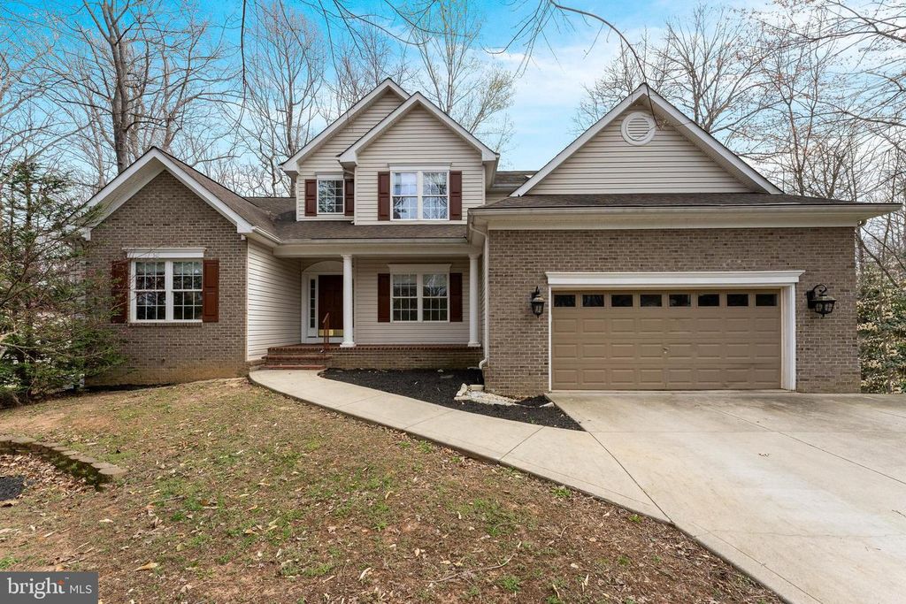 100 CRYSTAL CT, Locust Grove, VA 22508