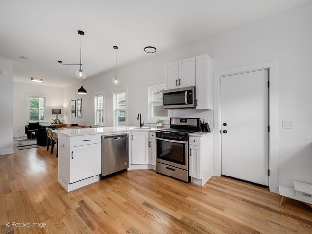2516 N Campbell Avenue CH, Chicago, IL 60647