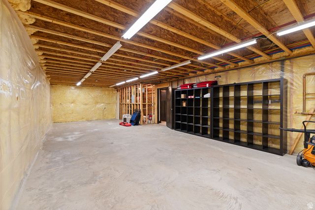 121 N OAKWOOD CIR, Springville, UT 84663