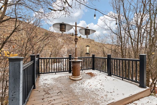 121 N OAKWOOD CIR, Springville, UT 84663