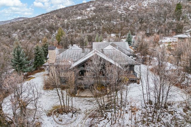 121 N OAKWOOD CIR, Springville, UT 84663