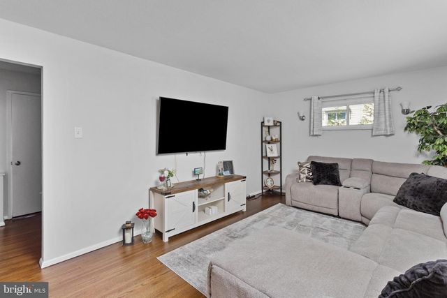 69 CHARLES BOSSERT DR, Bordentown, NJ 08505