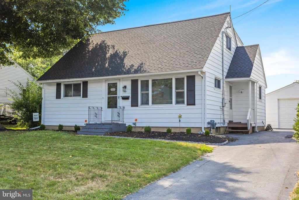 69 CHARLES BOSSERT DR, BORDENTOWN, NJ 08505 — exterior