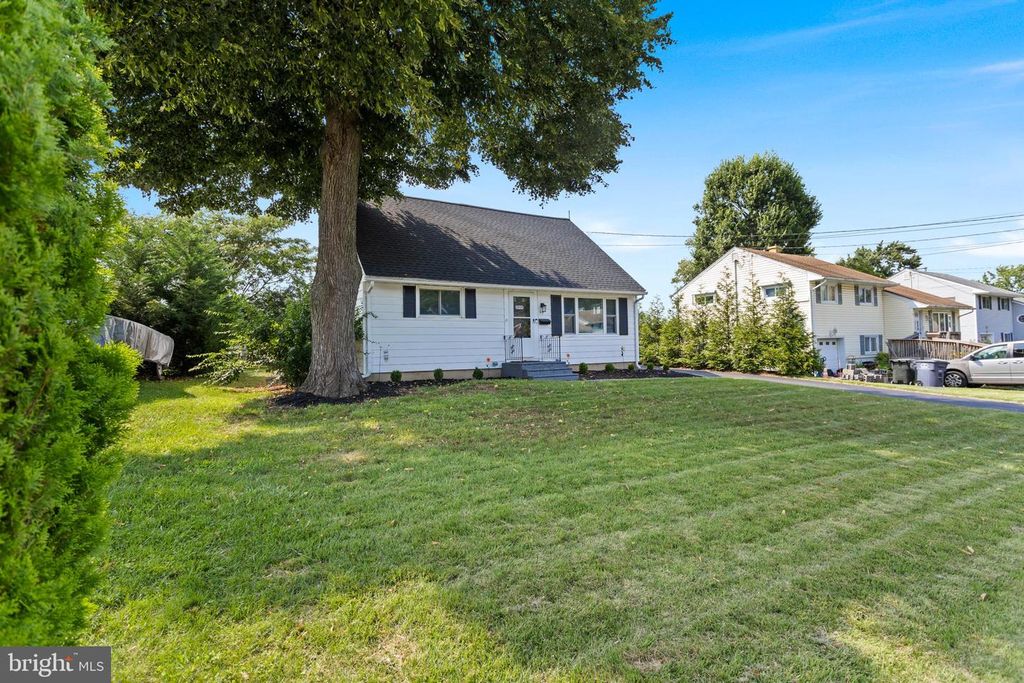 69 CHARLES BOSSERT DR, BORDENTOWN, NJ 08505 — photo 3