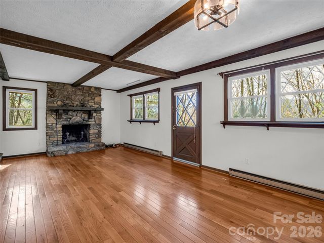 1 Alpine Way, Swannanoa, NC 28778