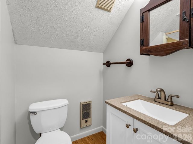 1 Alpine Way, Swannanoa, NC 28778