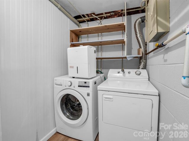 1 Alpine Way, Swannanoa, NC 28778