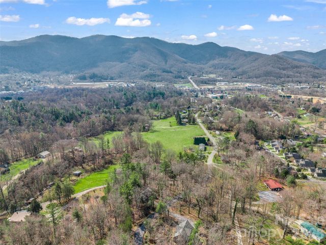1 Alpine Way, Swannanoa, NC 28778