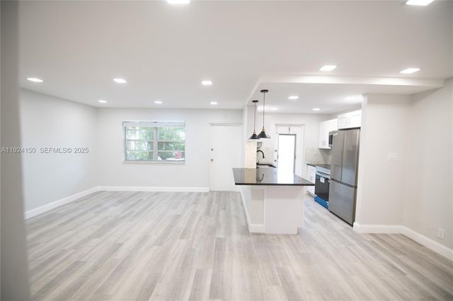 8704 NW 35th St 104, Coral Springs, FL 33065