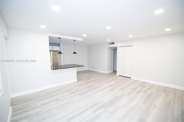 8704 NW 35th St 104, Coral Springs, FL 33065