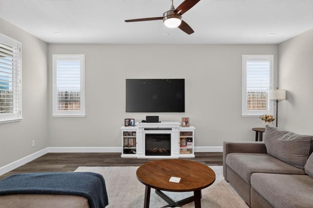 3113 Vaughn Way, Roseville, CA 95747