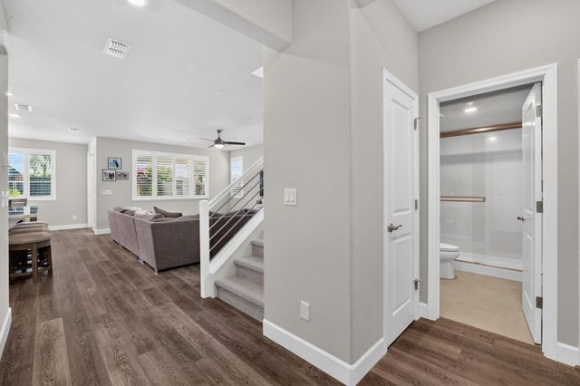 3113 Vaughn Way, Roseville, CA 95747